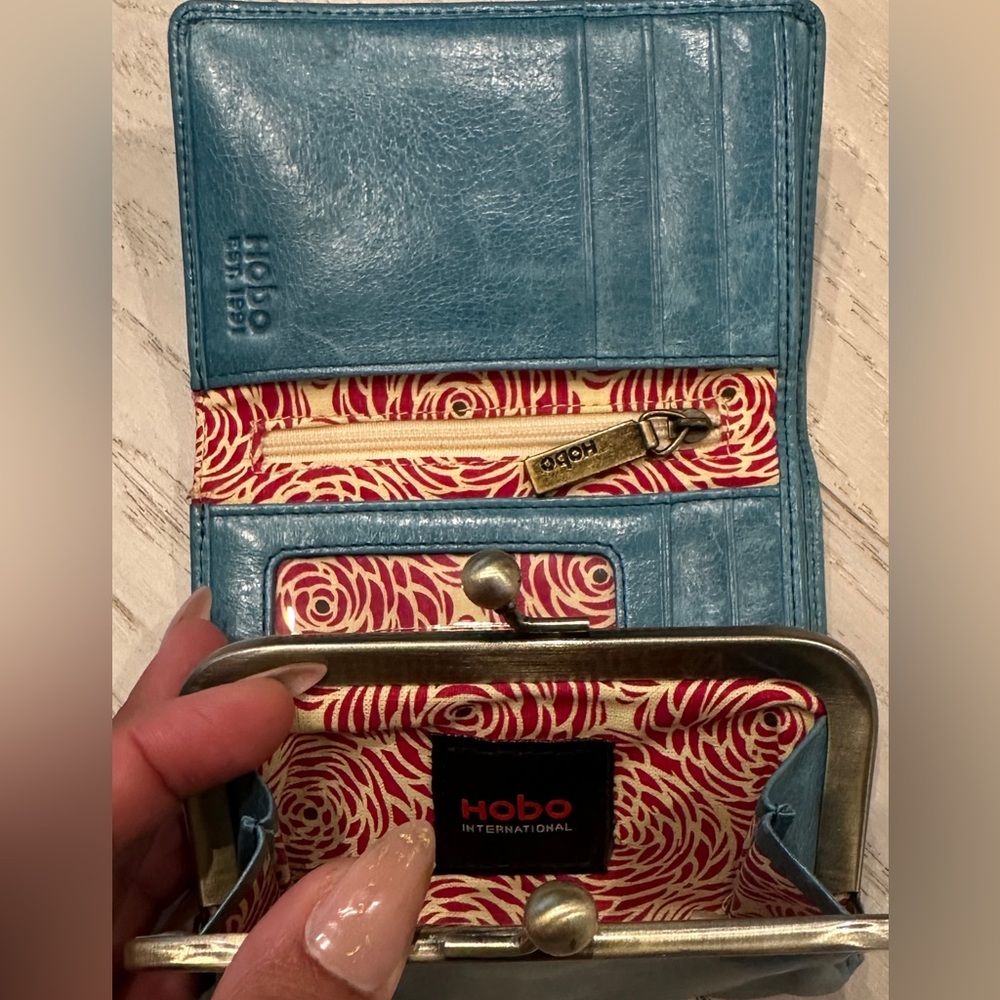 HOBO compact Robin trifold leather clam shell wallet in Blue with floral pattern